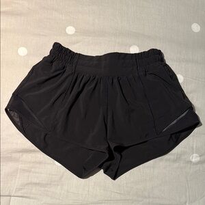 Lululemon Hotty Hot Low-Rise 2.5” Black Shorts Sz 4